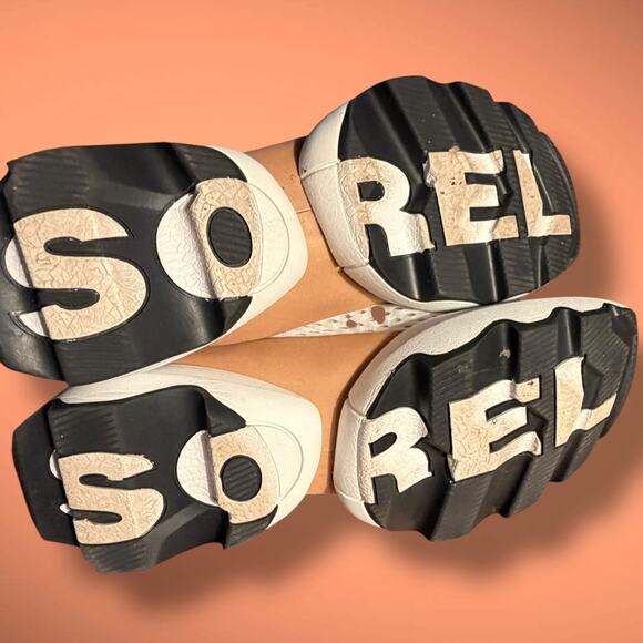 Woman's Size 10.5 SOREL Kinetic Tan And White Impact II Trainer Sneaker EUC - Picture 9 of 10